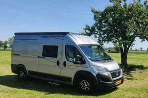 Deze Womondo wordt geleverd in de kleur metallic blauw